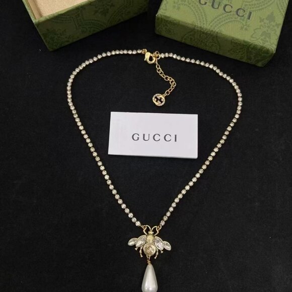 Gucci Bee Pearl Necklace, A Luxurious and Shining Choice - Picture 1 of 4